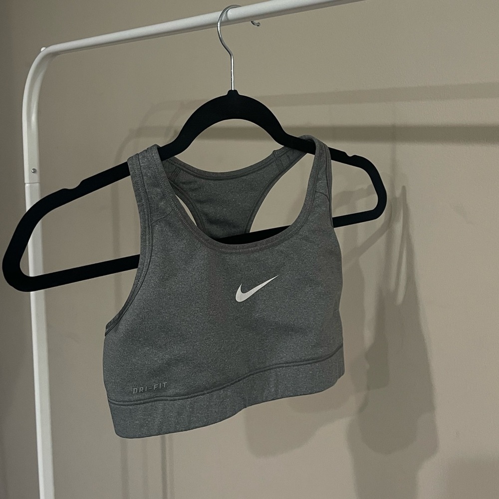 GREY NIKE SPORTS BRA
